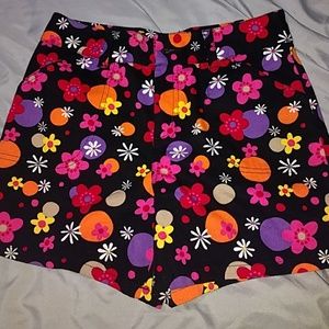 **NWOT*** Flower shorts hot pants